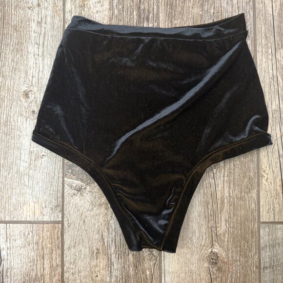 Lux Muse High Waist Festival Short - Picture 3 of 5